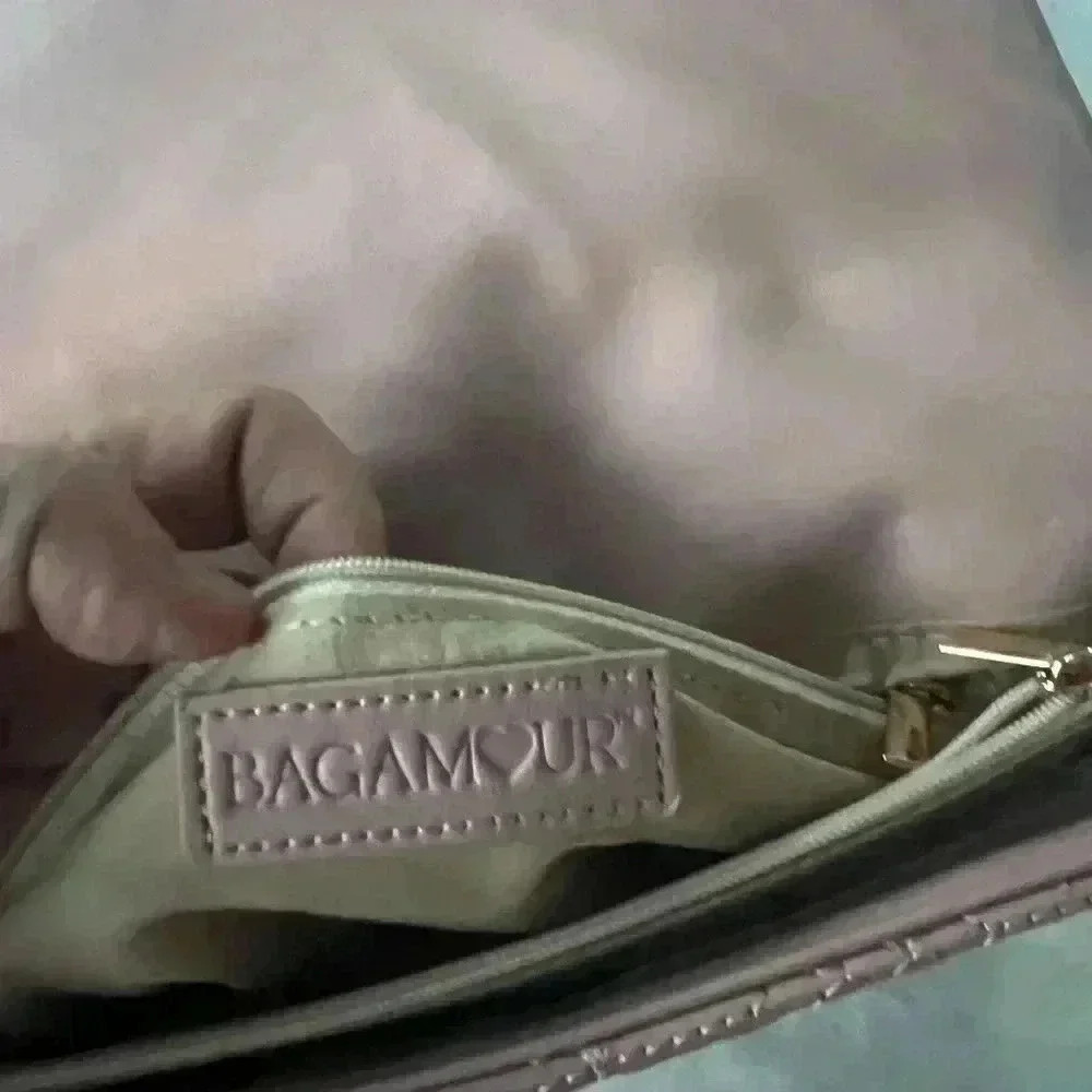 Bagamour Pink Crossbody Bag with gold chain - Picture 10 of 14